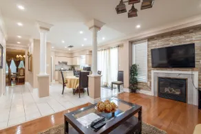 Churchill Meadows- 4BR Detached Corner Home +study - Image 2