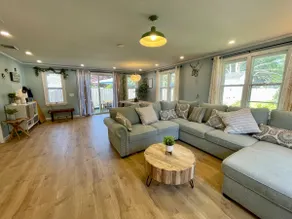 Cozy 1-level fenced yard Craigville Beach 2000sqft - Image 2