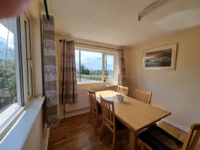 4 bed house, pub 1 min walk, beach 3 min drive. - Image 2