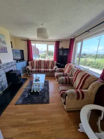 4 bed house, pub 1 min walk, beach 3 min drive. - Image 4