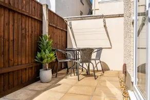 The Coastal Hideaway - 3 min walk to town & beach! - Image 3