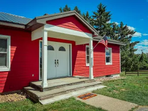 Spacious Family-friendly home along Seneca Lake - Image 2