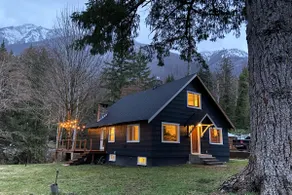 Cabin - Mountain Views - 20 min to Stevens Pass - Image 4