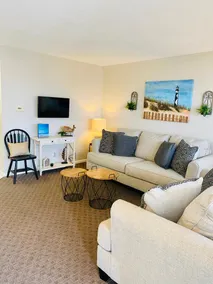 LOVELY CONDO STEPS FROM BEACH NEWLY RENOVATED - Image 2