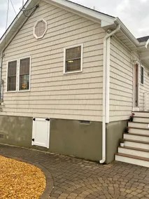Renovated Beach Bungalow! Booking Summer 2025 - Image 2