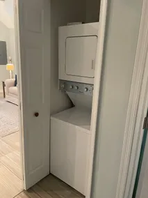 Renovated Beach Bungalow! Booking Summer 2025 - Image 3