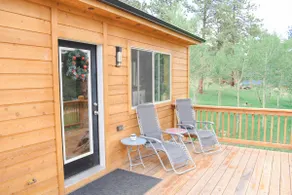 Modern 2 bedroom cabin with indoor fireplace - Image 2