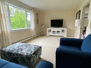 Lovely spacious 2-bedroom upper duplex apartment - Image 4