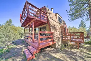 Cute colorful alpine cabin with Hot Tub! - Image 4