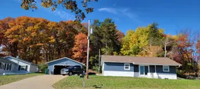 Lavish Renovated Lake Home on Shamineau - HIGHLY RATED! - Image 4