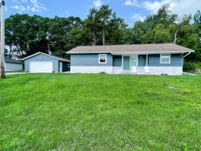 Lavish Renovated Lake Home on Shamineau - HIGHLY RATED! - Image 2