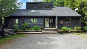 Moon River Cottage Sanctuary With Private Beach in Bala! - Image 2