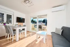 Apartment Morje | Beachfront & balcony & parking - Image 3
