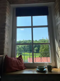 Charming Studio Apartment overlooking park - Image 5