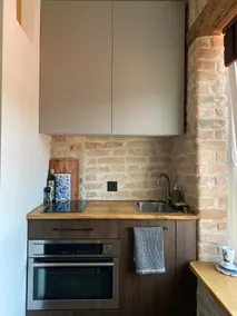 Charming Studio Apartment overlooking park - Image 4