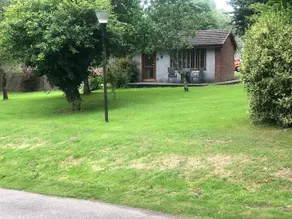 Stylish 2 bedroom bungalow, No 50 Hengar Manor - Image 2