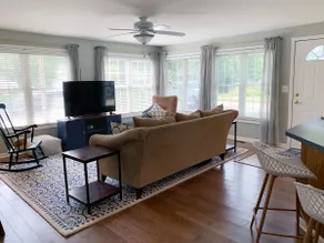 Huron Lakeview Cottage 3 bedroom with beach access - Image 5