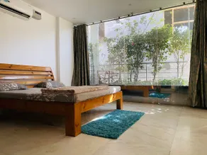 “The suite 22” ultra spacious modern studio - Image 2