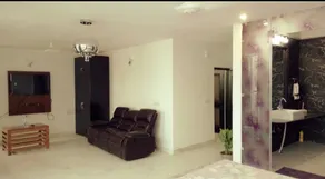“The suite 22” ultra spacious modern studio - Image 5