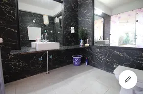 “The suite 22” ultra spacious modern studio - Image 3