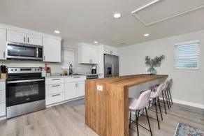 Adorable renovated private house w/ parking. - Image 3
