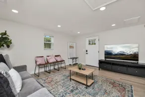 Adorable renovated private house w/ parking. - Image 2