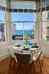 Flip Flop Flat, Sea Views, Short Stroll to Beaches - Image 3