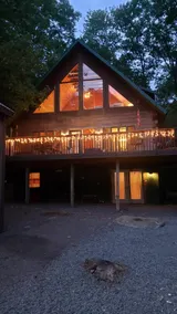 Chalet Log Home in Lake Ariel Hideout community - Image 2
