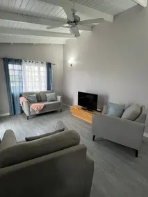 Cheerful 2 bedroom Home - Image 2