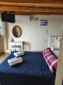 Castle house - Image 2