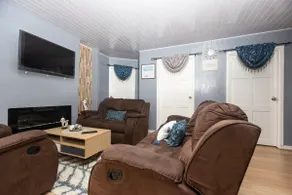 Luxury 3 Bedroom Apartment Rental-Lower Flat - Image 2
