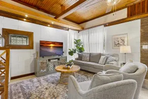 Charming apartment in downtown w/patio (Garden #8) - Image 5