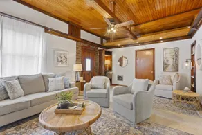 Charming apartment in downtown w/patio (Garden #8) - Image 3