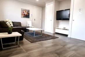 Spacious Modern Apartment - St Kilda East - Image 2