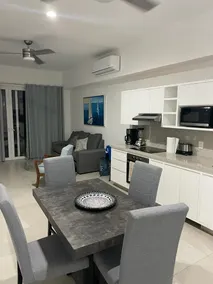 A beautiful apartment with a pool near the beach - Image 5