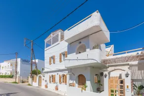Geo's Lovely Island Apartment - Image 5