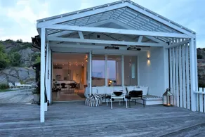 Sea view and beachfront in a highly secluded location - Image 2