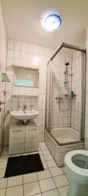 Quiet apartment in the city center. Private parking - Image 5