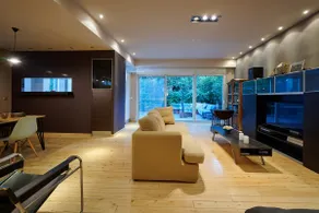 Modern ground floor apartment with garden - Image 4