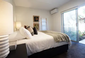 Central Apartment, Zoo Abode - Image 4