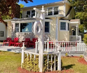 Cozy 3 bedroom home on Crystal Lake - Image 2