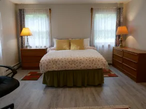 Convenient Burke 1-bedroom guest suite - Image 2
