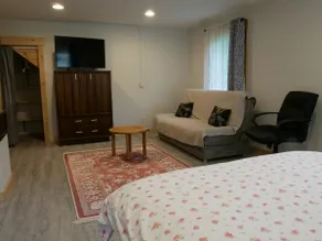 Convenient Burke 1-bedroom guest suite - Image 3
