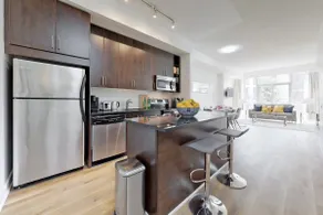 3 Bed Downtown Toronto CN Tower Financial District - Image 2