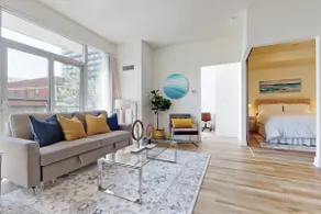 3 Bed Downtown Toronto CN Tower Financial District - Image 2
