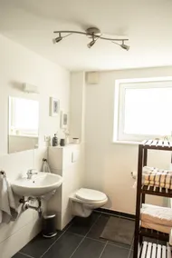 Butzzze No.1: Modern 2-Room Apartment - Image 4