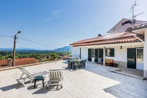 Merveilleuse maison de vacances adaptée aux familles avec jardin et barbecue - Image 3