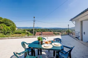 Merveilleuse maison de vacances adaptée aux familles avec jardin et barbecue - Image 2