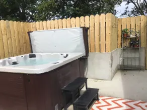 The Birdhouse with Hot Tub - Image 4