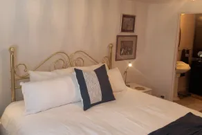 The Vineyard House at 3 Horse Ranch Vineyards - Image 4